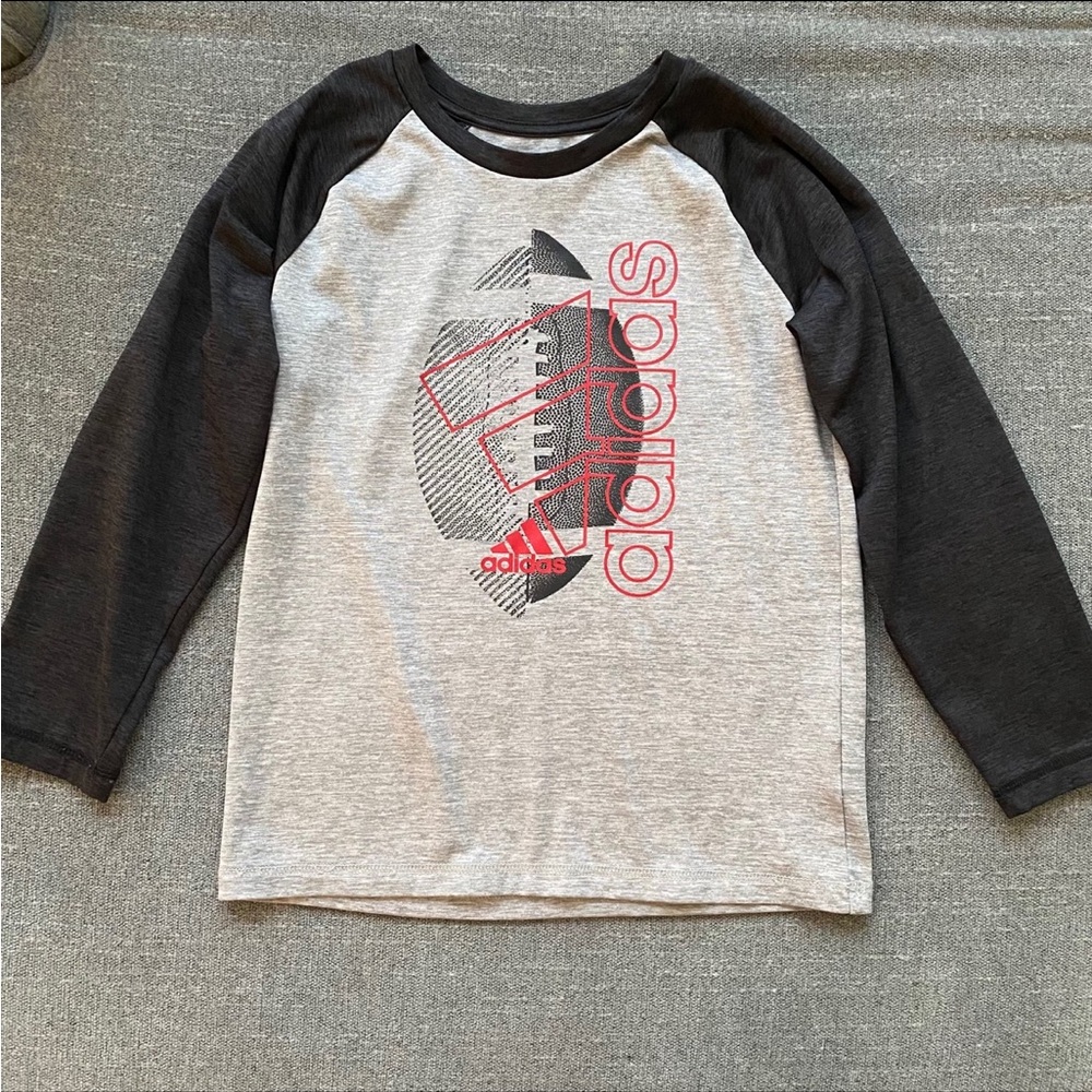 🏈 Boys’ Adidas Football Long Sleeve Tee 👕 Size 7 | Game Day Ready!
